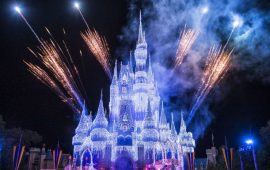 A Frozen Holiday Wish: Elsa “congela” o castelo na Disney