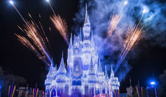 A Frozen Holiday Wish: Elsa “congela” o castelo na Disney