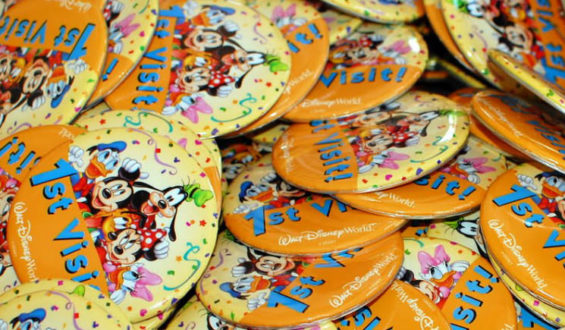 Buttons comemorativos nos parques da Disney!!