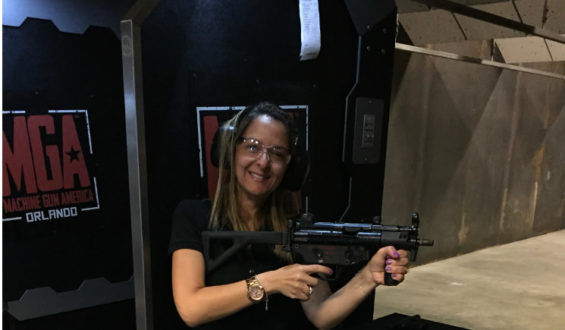 Fomos conhecer o Machine Gun America, um stand de tiro em Orlando