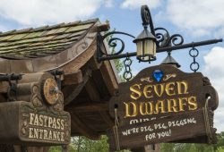 Montanha russa dos 7 anões no Magic Kingdom