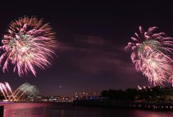 Queima de fogos em comemoração ao 4 de Julho nos parques da Disney!