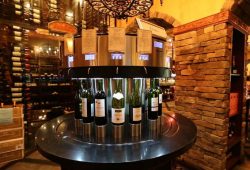 The Wine Room em Winter Park, um lugar imperdível para quem aprecia um bom vinho