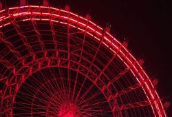 A roda gigante Orlando Eye agora tem mais diversão a noite