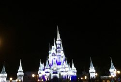 Elsa congela o castelo na Disney