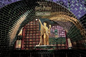 Tudo sobre o EPIC UNIVERSE o novo parque da Universal em Orlando. Área temática do Ministério da Magia no Epic Universe, inspirada em Harry Potter.