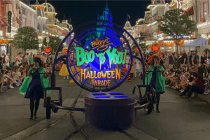 Descubra tudo sobre a Mickey’s Not-So-Scary Halloween Party no Magic Kingdom: datas, atrações, personagens raros e dicas para aproveitar ao máximo!